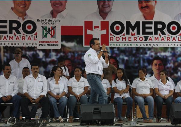 rafaelgresendiz's tweet photo. Muchas gracia a todos x su gran apoyo, cerramos una gran campaña en #Talpa de Allende, recuperaremos el #Distrito05 http://t.co/W01UdP6w