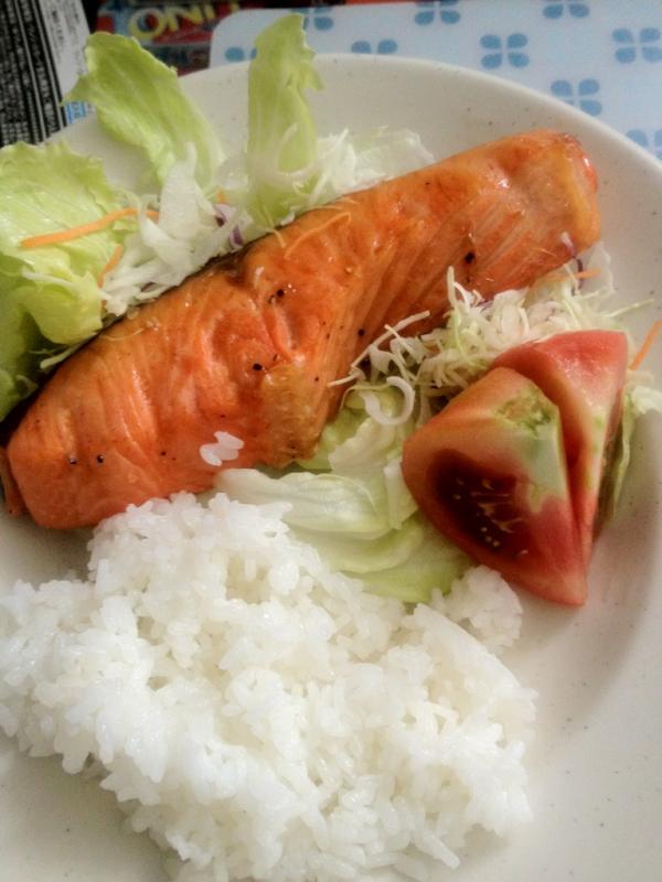 XtineSagum's tweet image. #CookingforHubby: Grilled salmon