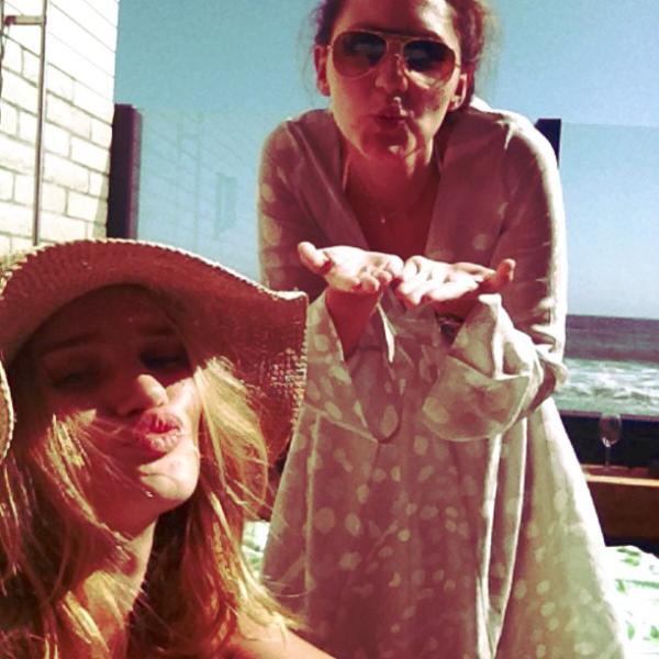 ChloeJamenson's tweet photo. Joining us @LauraTSwain and @OliviaCamp90 :)) http://t.co/mDkQ1qY1