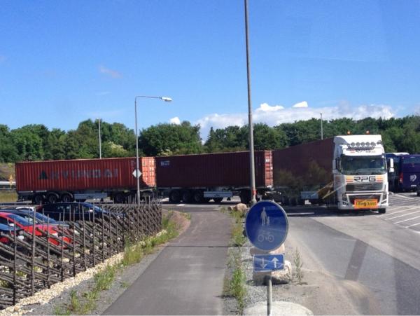 LZV in Nederland lang??? Roadtrain in Göteborg #Volvo #FH16 met 3x 40ft containertrailer.