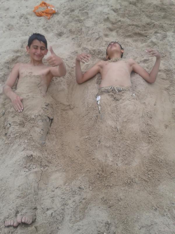 DeProvenier's tweet photo. Spelen met zand.....! http://t.co/XKDPpxIK