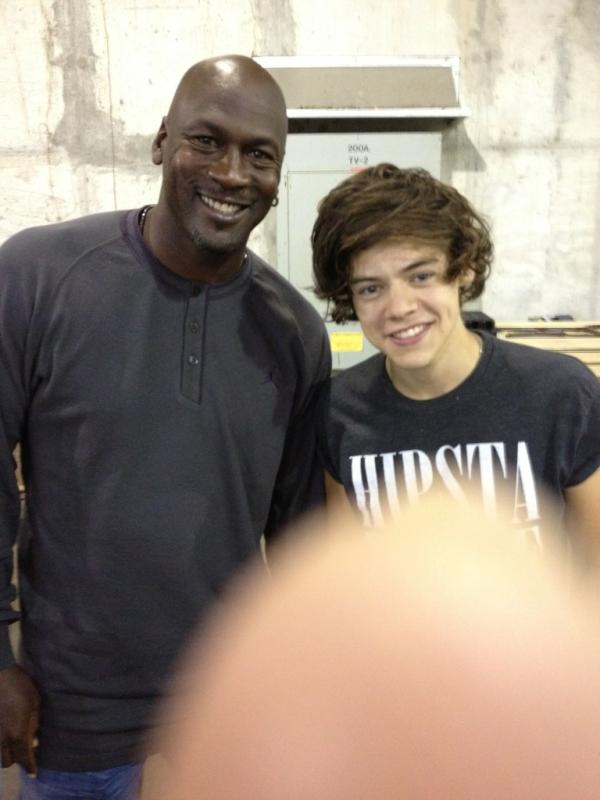 hankswr's tweet photo. Whoops, I ran into Michael Jordan last night! In real life.. http://t.co/F0jDQshI