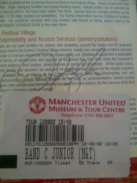 KennyEvo27's tweet image. Come to me ma's n she's tryin to chuck out me David Beckham autograph #howverydareshe @JamieRule @hoopdoggydog