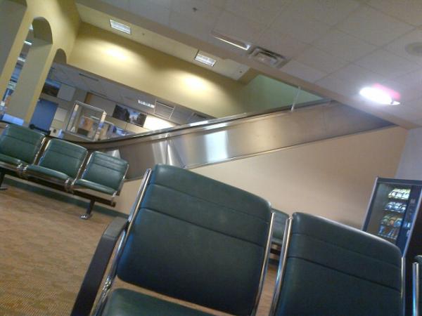 KeisshaLynn's tweet image. I need to pee so bad. BUT I have to go back up!! :( #meproblem