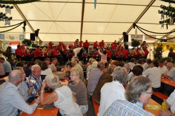 Grimbergen viert 140 jaar Burgermusik! nieuwsblad.be/article/detail… #Saalfelden #Steineren #Oostenrijk