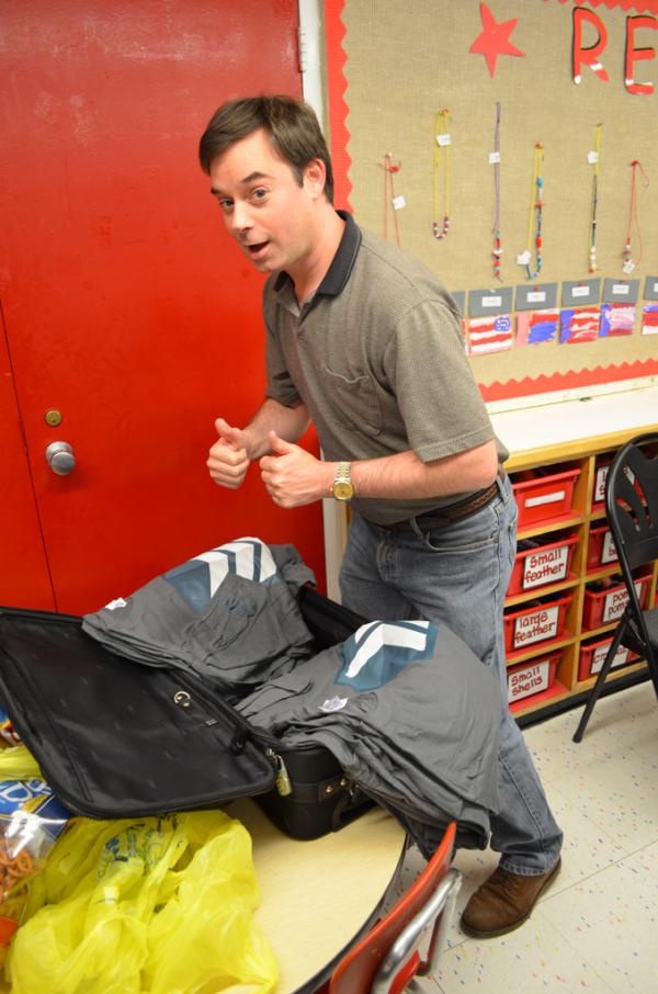 NYCwebOSdev's tweet image. Here is @Pre101 giving out some @EnyoJS #swag at last night&apos;s @NYCwebOSdev meetup. Thx for making the trip! cc: @Adora