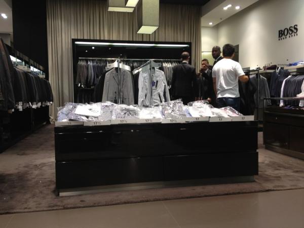 Jessoliii's tweet image. Omd im So bored at wf waiting for my dad to get his suit, got like 3 assistants trying to help lol so fussy #debutprep