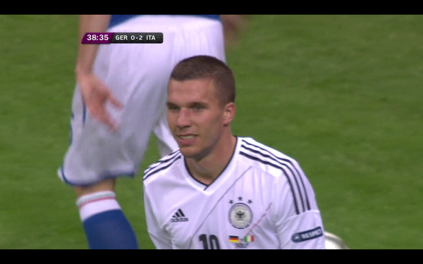 Euro2012_News's tweet photo. Германия-Италия 60 минута матча! Счет прежний 0-2! Германия- поднажми! Вы можете! Вперед! http://t.co/dooxvuoh