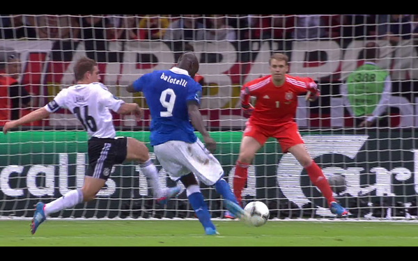 Euro2012_News's tweet photo. #Евро2012 Германия-Италия Все замены сделаны! Счет 0-2! Неожиданно ,но Итальянцы по ходу в финале! Вы верите?:) http://t.co/TT8AC9dB