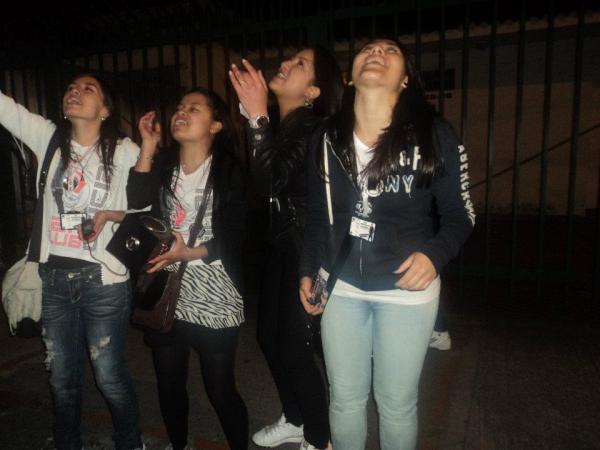 MARAVILLASBGTA's tweet photo. LAS NIÑAS DEL FAN CLUB CANTANDOLE @ArcangelPrrra #MEPREFIERESAMI @KARITOMARAVISH @JenniRpo @KarenLanda87 @NatzVasquez http://t.co/x3v4Vhjk