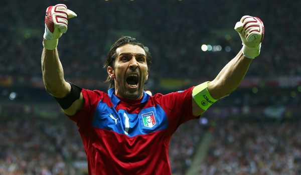 Euro2012_News's tweet photo. #Евро2012 Германия-Италия 1-2! И??? Никто не ждал такой финал? Но бывает и так! ИТАЛИЯ В ФИНАЛЕ! http://t.co/yArdXlXv