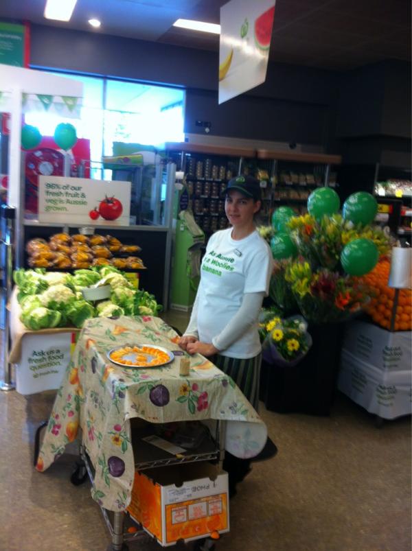 Lismore2550's tweet photo. @JLudbrooke @tjeerdjegen 
#WoolworthsFreshFair 
Sampling at Byron Bay http://t.co/xqbyfDgb