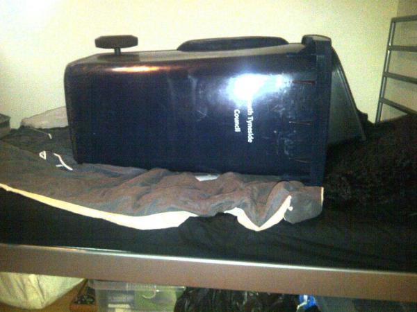 benjaminjcoop's tweet image. Who wins? #randomobjects #spooningrecyclebin? #mallawillkickoffinthemorning @AshleyLargue @Krand24 @JordanpCharlton