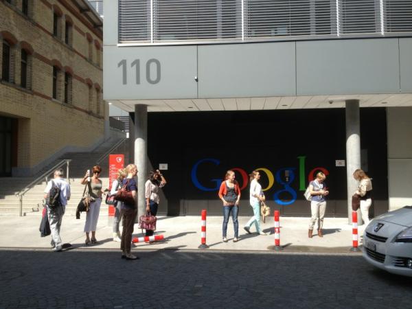 bertienkoopman's tweet photo. “ Ongeorganiseerde groepsfoto Keijzer Communicatie bij Google Zürich! http://t.co/sL2CVEph”
