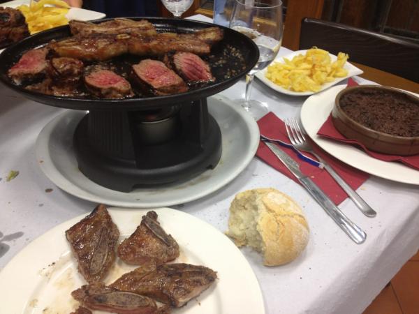 Una buena cena despues de probar pista antes del campeonato de España de pista en Gijon