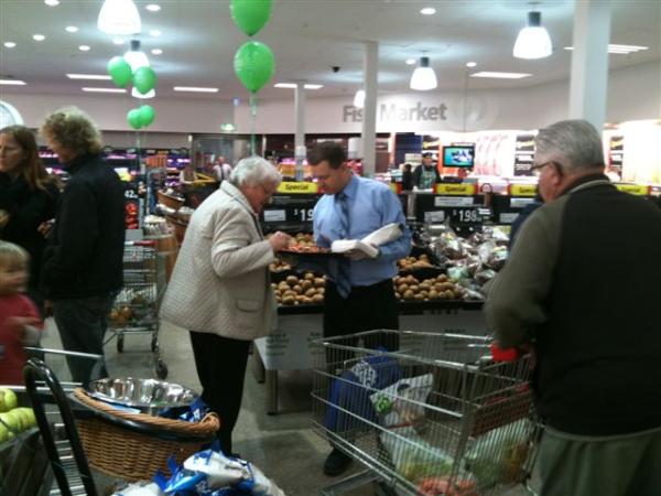 ptemminghoff's tweet photo. Know that's what I call engagement, well done James at DEVONPORT in TAS http://t.co/XK5PYG87