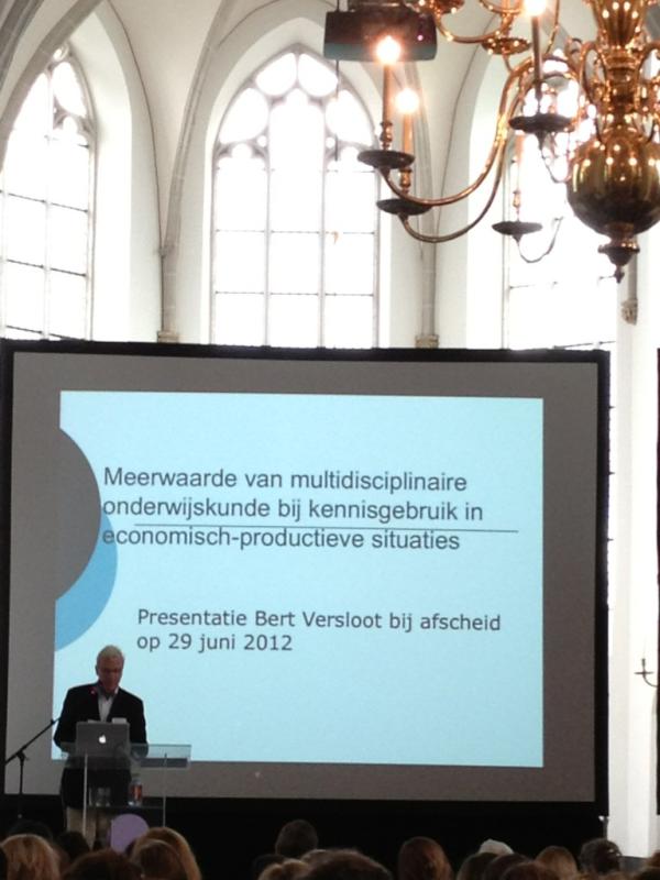 Regina79's tweet photo. Bert Versloot #owkdag over meerwaarde multidisciplinaire #onderwijskunde bij kennisgebr. in economisch-prod. sit.. http://t.co/jzYbjs7m