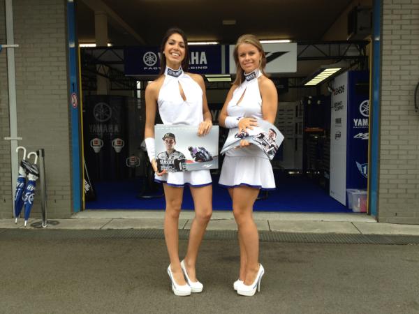ttcircuitassen's tweet photo. Welkom in de pitbox van @YamahaMotoGP #TTAssen http://t.co/U81x7Dpw