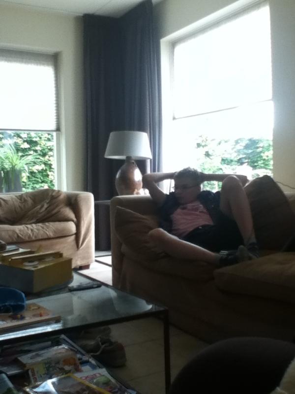 rietberkhout's tweet photo. Wat is het toch een luilak http://t.co/CtEfSQs2
