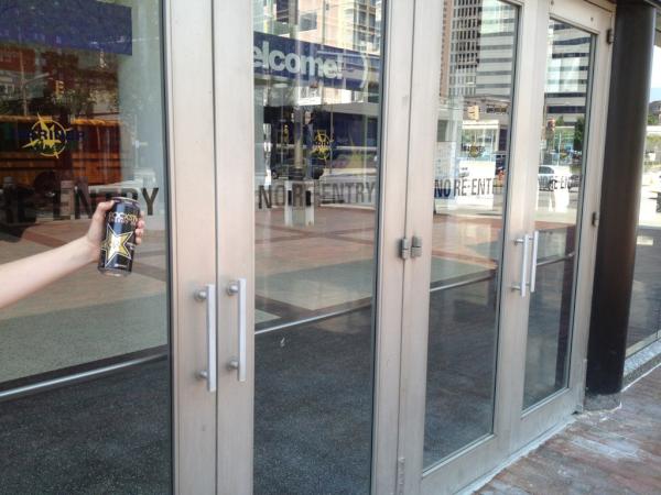 DOWNLOADfreak17's tweet photo. First in line for @kaskade tonight! WOO!! http://t.co/vVTrxkU