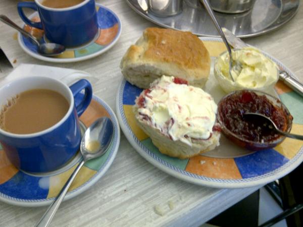 EmmaMcElroy_'s tweet image. Traditional cream tea #gonnavom