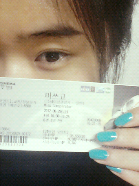 eseul0906's tweet photo. @kofic_kr 미쓰고 인증합니다~ ㅋㅋ원래 이거 보고 아부의 왕까지 보려고 했는데 비가 조금오길래 얼른 집에 왔네요ㅜ고현정씨의 팬인데 색다른 면을 볼수 있었네요~명품 조연들도 재밌었구요^^ 미쓰고 화이팅~!!! http://t.co/uYFCI2Jw