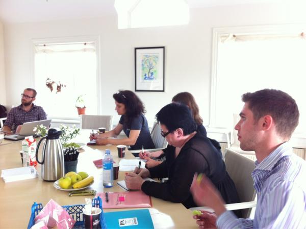 Deltagarna bombarderas med info från greatplace.se -teamet under Location scout-kursen i subtopia.