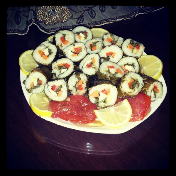 om_3omar50's tweet photo. سوشي ورق عنب حامض وناطع 
150 فلس الحبه 
ريتويت بليز http://t.co/XW9Armuk