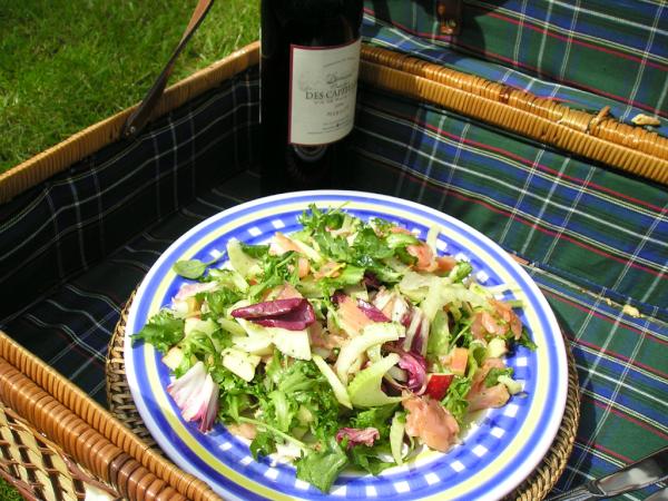 Venkelsalade Zalm/ Appel:1 venkel.Sla. Appel.200 gram gerookte zalm.Kervel.  kruiden-dressing #allerhandezomerhits