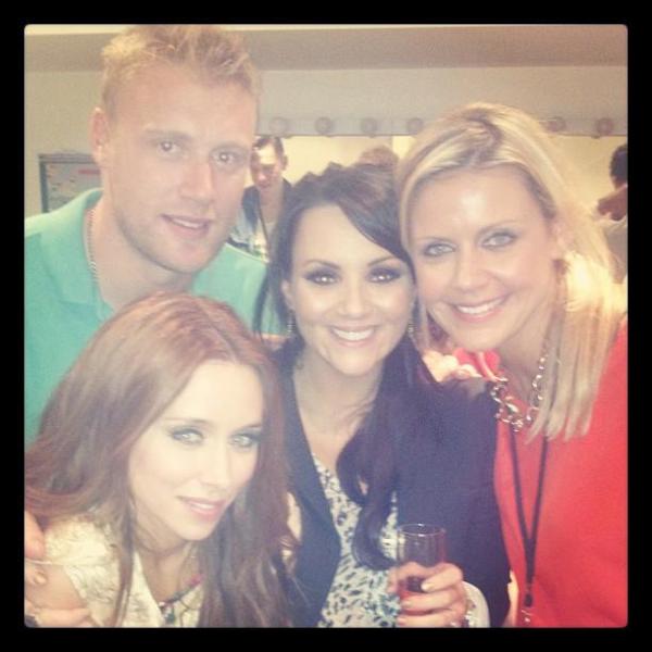UnaHealySource's tweet photo. Foto subida al Facebook de The Saturdays por Una. http://t.co/fkURLg4D