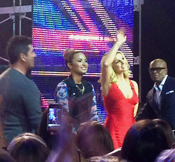 CowellOnline's tweet photo. Ready for the 2nd session of @TheXFactorUSA ? Looking forward to Simon Vs Demi, Britney & LA. #RIFactor http://t.co/kfnh0woF