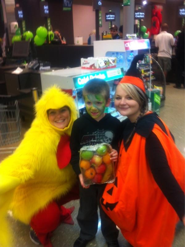 scoutts39's tweet photo. Another future customer happy to win the door prize at Woolworths Campbelltown Market Fair http://t.co/BbByssVF