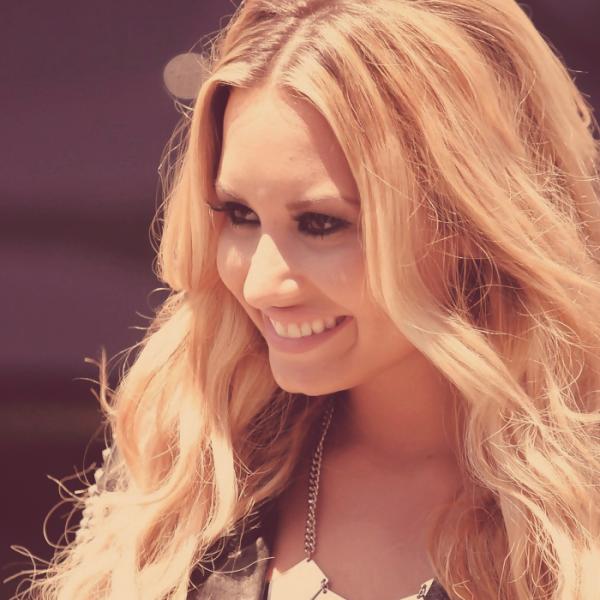 DemiAlara's tweet photo. Demiii <3 Hep çok taş :) http://t.co/5cqUoNYT