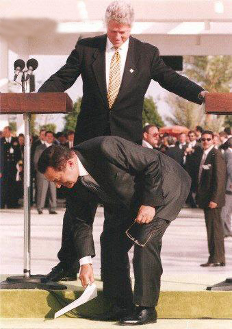 masrawy's tweet photo. صوره نادرة بتاريخ : 13 مارس 1996- شرم الشيخ
#egypt #masrawy #politics #news http://t.co/vxcwAXpp