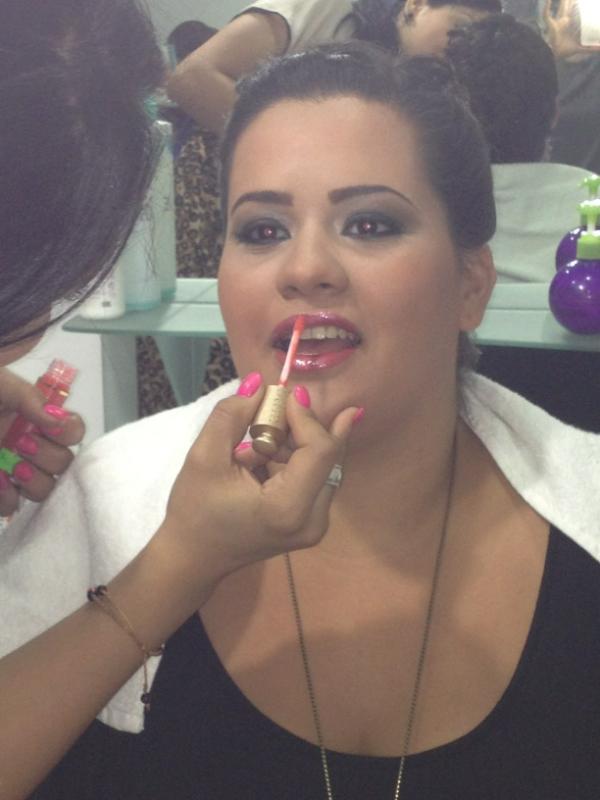 SBeautyExperts's tweet photo. Lista para la graduación! http://t.co/ZiH7FxGJ