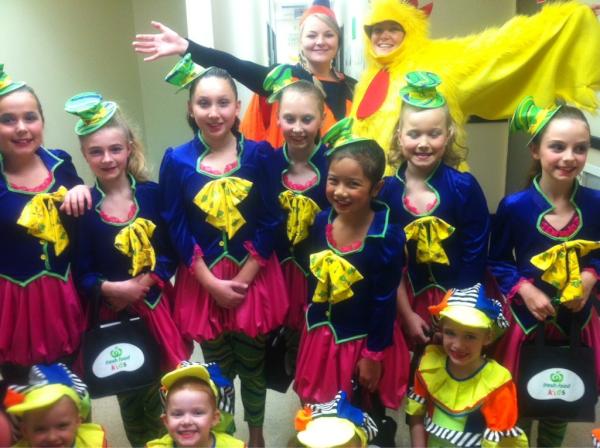scoutts39's tweet photo. @DaveHayze 

The Dancers are ready to go at Woolworths Campbelltown Market Fair 1351 http://t.co/tyXOtsQA