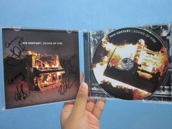 carleymonarz's tweet image. #ConcertRecap so i asked @thiscentury to sign my copy of SoF and to write my name on it but only one got my name right