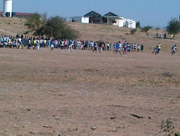 verdademz's tweet photo. RT @VictorBulande: Pormenor da partida de futebol entre os reclusos na #Penitenciária de #Mabalane #Gaza #Moçambique http://t.co/D3nguwCH