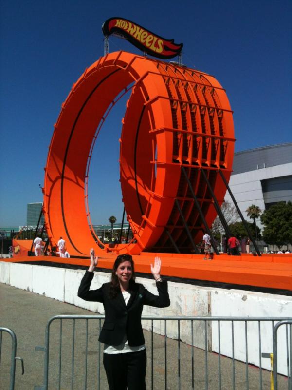 GWR's tweet image. (Dan&amp;amp;Meg) Adjudicator Sara is ready to make it official here at the @Hot_Wheels #DoubleLoop dare world record attempt!