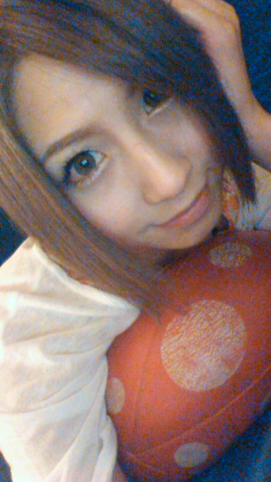 そういえば前髪作ったよ！デビュー以来(&acute;･&omega;･) http://t.co/oUz6rC8Y