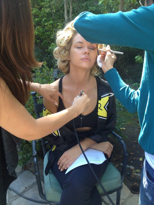 In hair and makeup at the mansion http://t.co/OyBbPras<a href="/tag/heybaby"class="tags"><span>#heybaby</span></a>