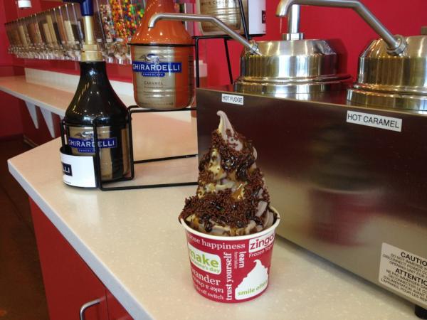Gr3tch3nG's tweet photo. #ZINGA #TeamYogurt #nomnom #beattheheat #frozenyogurt #summertime #DFW http://t.co/TVPCbp9N