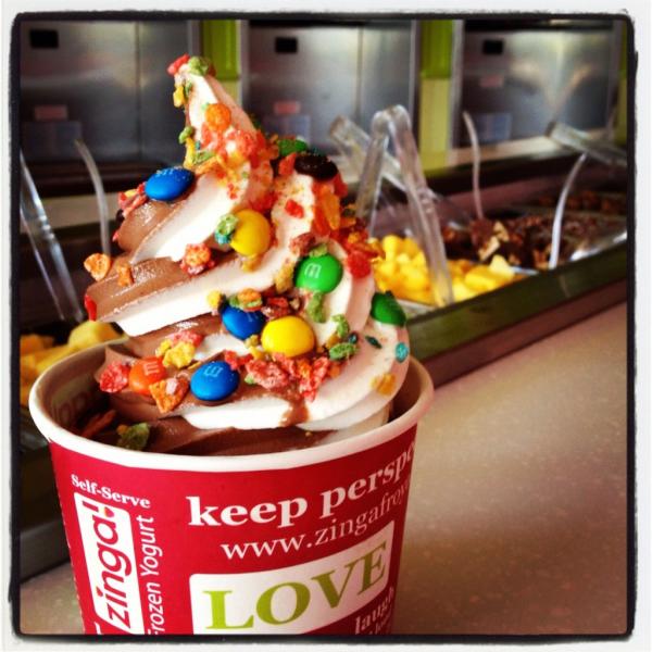 Gr3tch3nG's tweet photo. #frozenyogurt #ZINGA! #beattheheat #nomnom #TeamYogurt http://t.co/LIiEV9oX
