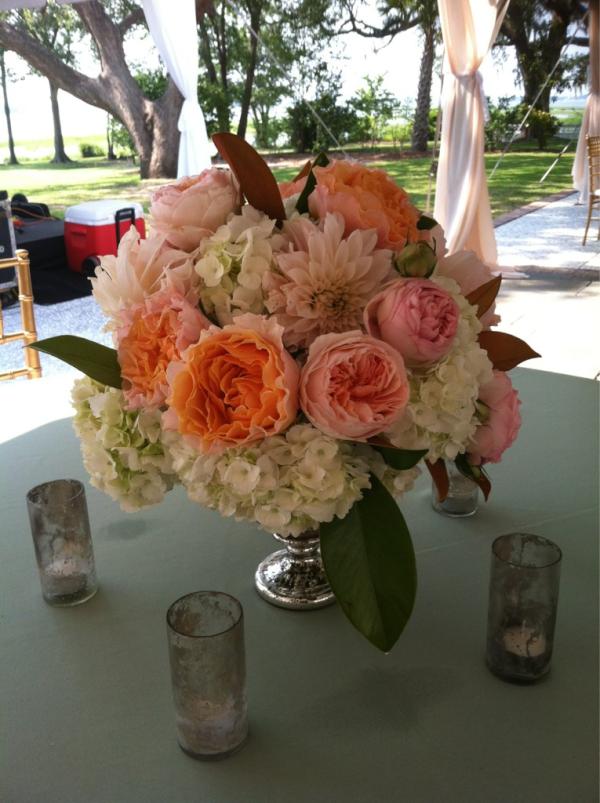 Pretty coral and peach centerpiece from today's wedding with Southern Protocol, congrats Lindsey and Brandon!