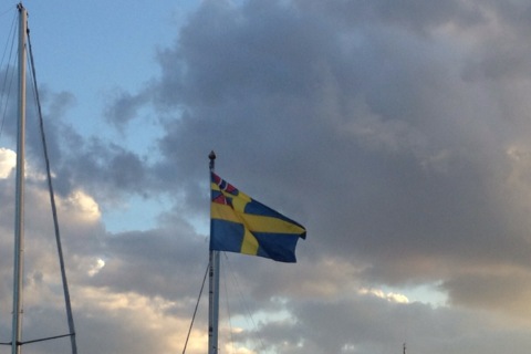 BvonFaust's tweet photo. Unionsflaggen (även kallad sillsalladen) vajar över Kungsholmen! http://t.co/Sn7sgm7R