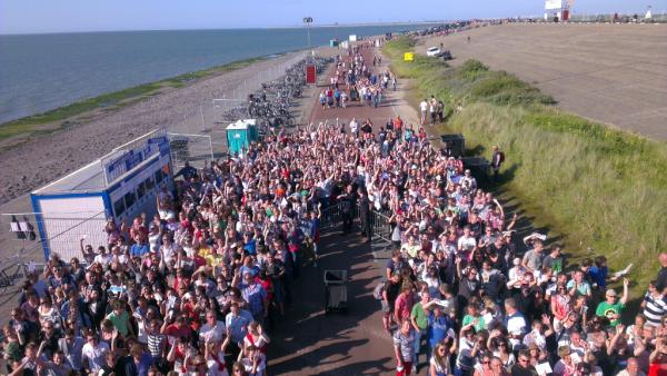 DjTonyTerrific's tweet photo. #CaptainsAtSEA bedanken 70.000 man & organisatie @ConcertAtSEA #CAS2012. Thanx ook @EricCorton @MichielVeenstra @3FM!! http://t.co/ywbcFmGB