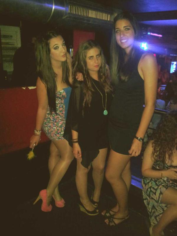 Begotxuu01's tweet photo. noche que te cagas! #situestaslocayoestoycrazy. @Paula_rg25 @cris6916 http://t.co/CjC1o7vf