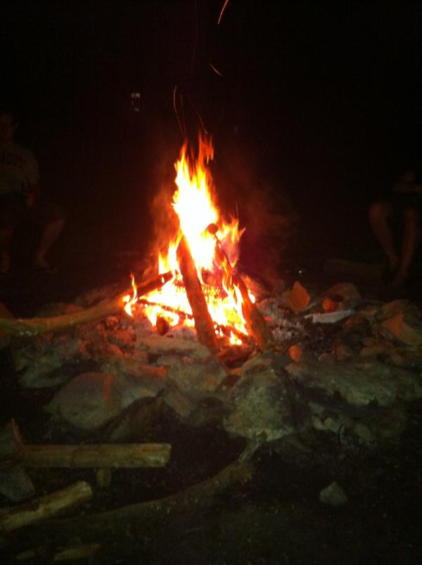 mhauser2's tweet photo. Am Feuer sitzen! :-) #fb http://t.co/wL71AyrI