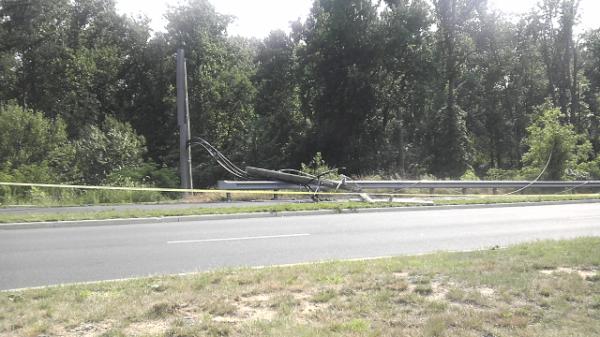 MatthewMHauler's tweet photo. @DomVAPower power lines in FFX.  Random Hills near Fairfax Town Center. http://t.co/NXqF1LUq