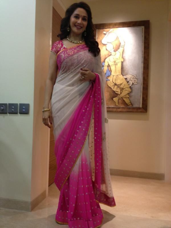Emilycash22's tweet photo. “@MadhuriDixit1: Here u go#fb http://t.co/dPyEHVEF”<~~ beautiful 💕